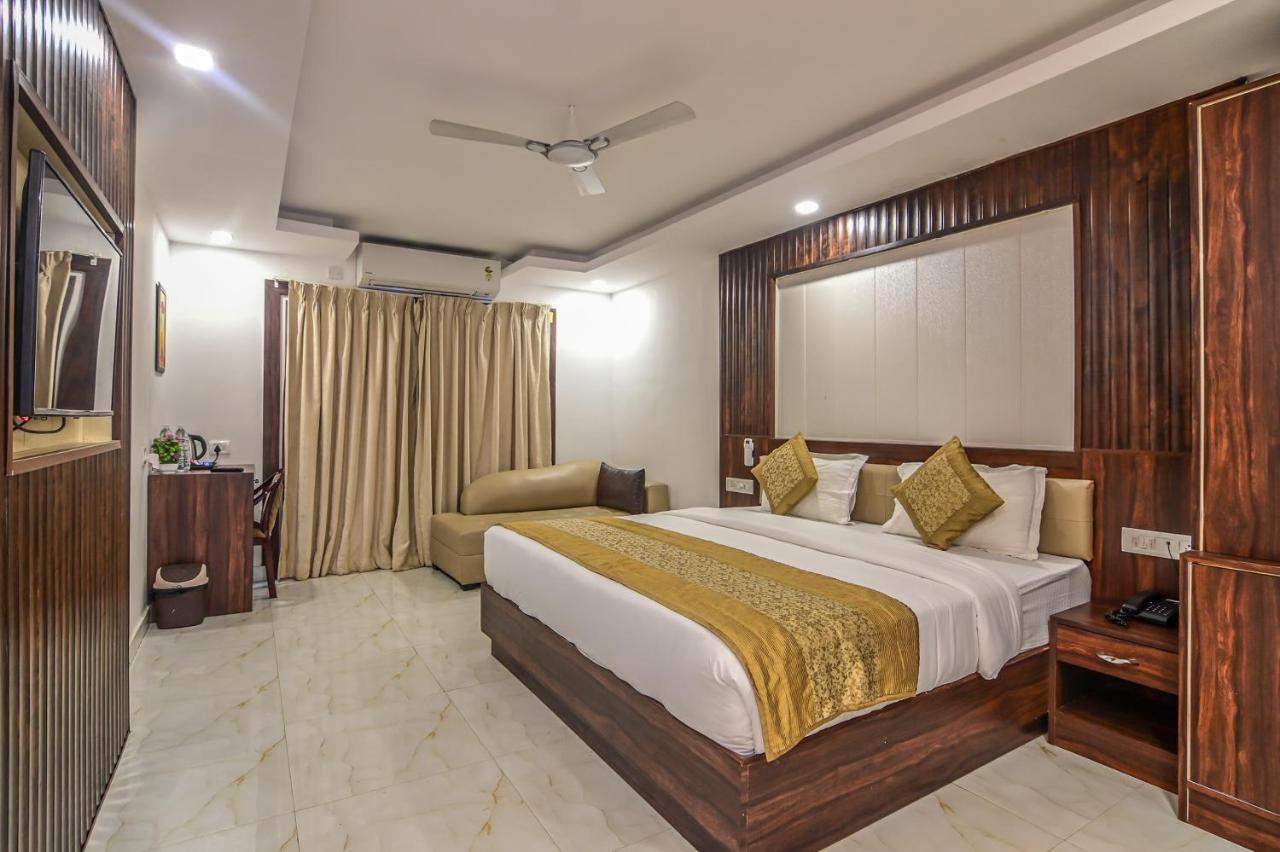 De Falcon Goa Beach Resort Candolim Exterior photo