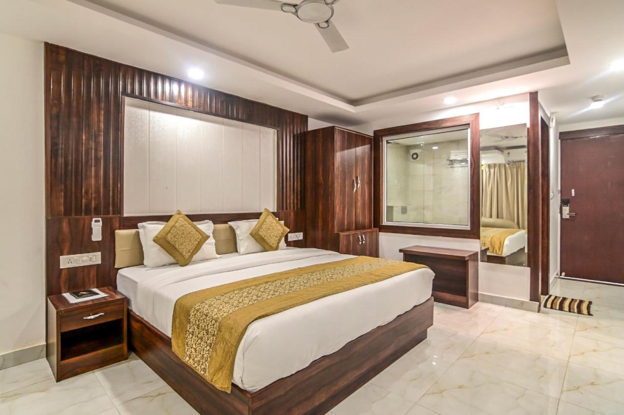 De Falcon Goa Beach Resort Candolim Exterior photo