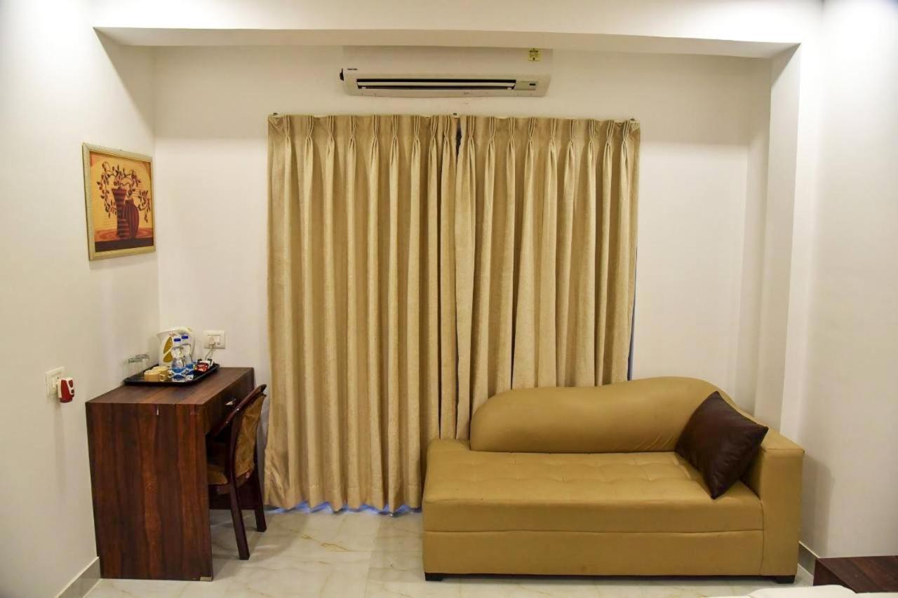 De Falcon Goa Beach Resort Candolim Exterior photo