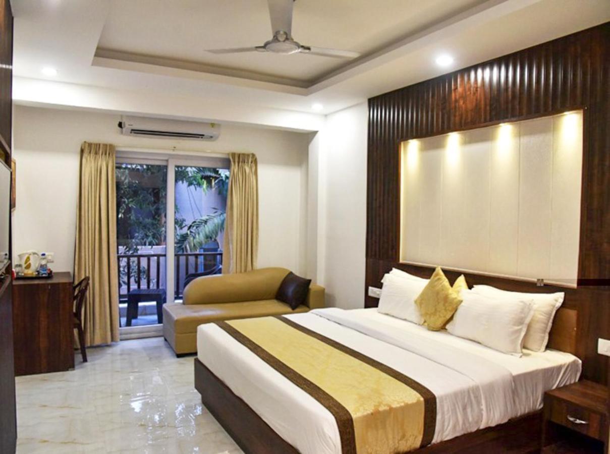 De Falcon Goa Beach Resort Candolim Exterior photo