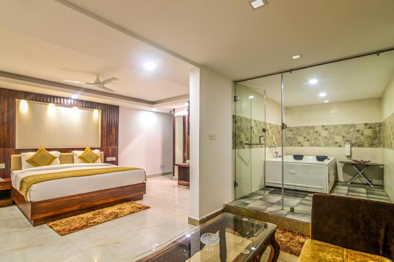 De Falcon Goa Beach Resort Candolim Exterior photo